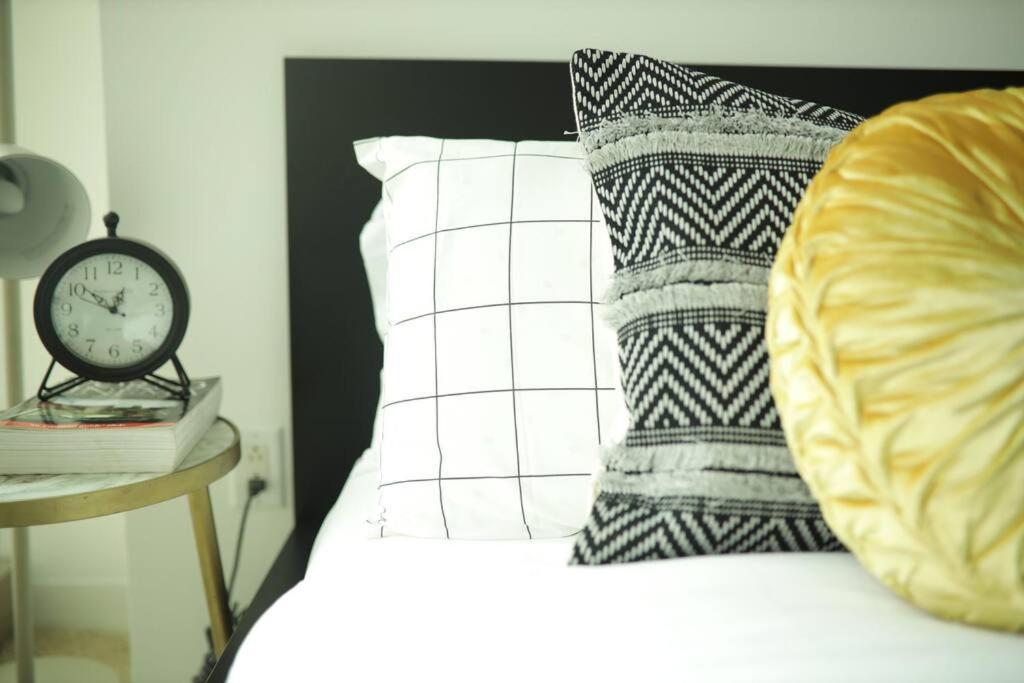 Beautiful High Rise In Sunny La Apartamento *