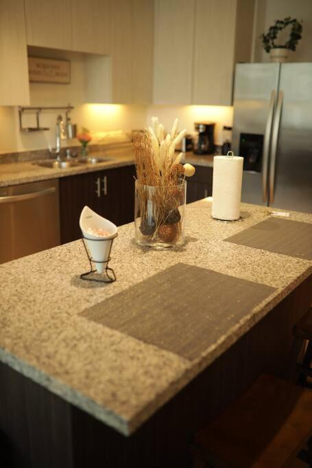 Apartamento Beautiful High Rise In Sunny La